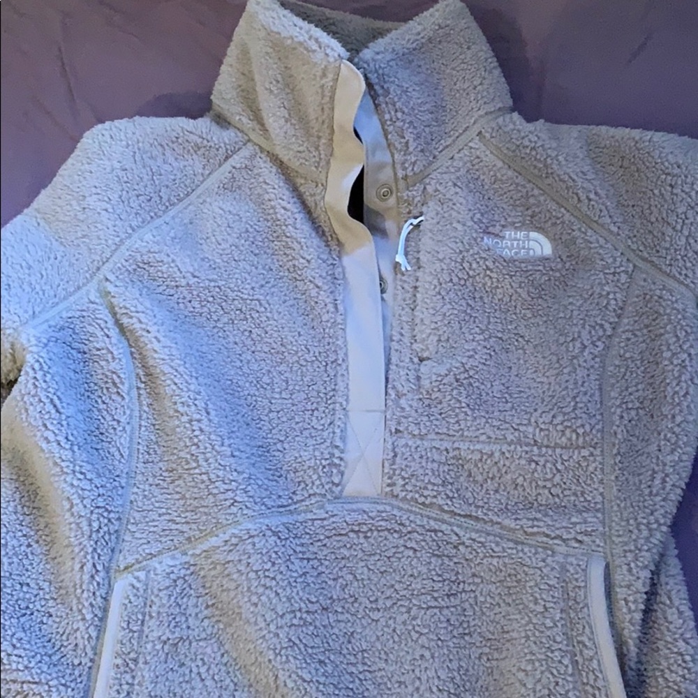 Beige 3/4 north face pullover